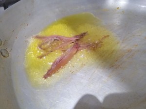 Gnocchi con crema di zucca filetti di acciughe olive schiacciate finocchietto e bottarga di tonno