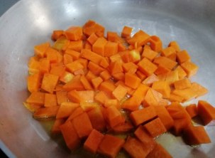 Gnocchi con crema di zucca filetti di acciughe olive schiacciate finocchietto e bottarga di tonno