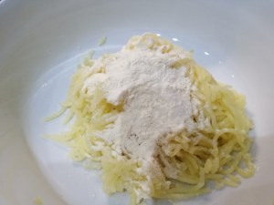 i acciughe olive schiacciate finocchietto e bottarga di tonno