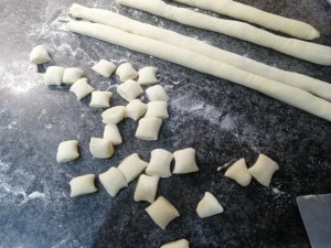 Gnocchi con crema di zucca filetti di acciughe olive schiacciate finocchietto e bottarga di tonno