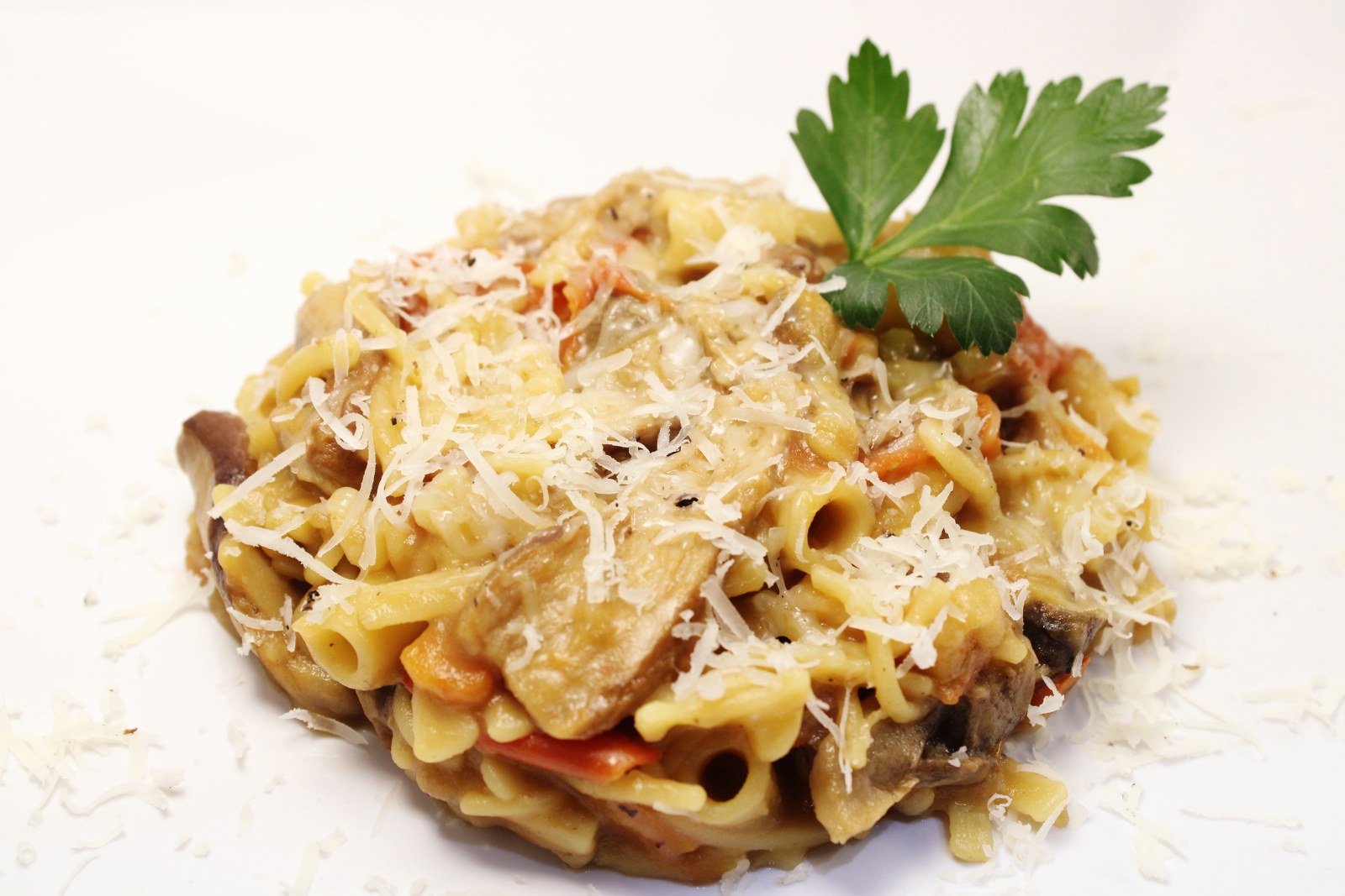 Pasta e patate con funghi porcini e caciocavallo