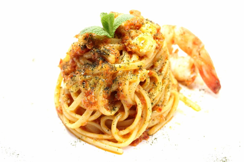 Linguine con pesto di pomodori secchi mazzancolle e menta