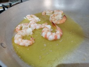 Linguine con pesto di pomodori secchi mazzancolle e menta