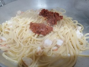 Linguine con pesto di pomodori secchi mazzancolle e menta