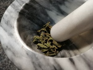 Linguine con pesto di pomodori secchi mazzancolle e menta