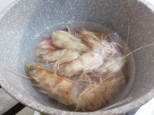 Linguine con pesto di pomodori secchi mazzancolle e menta