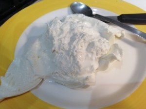 Polpette alla nocciola e riduzione di vino passito su crema di burrata allo zafferano