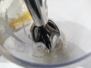 Polpette alla nocciola e riduzione di vino passito su crema di burrata allo zafferano