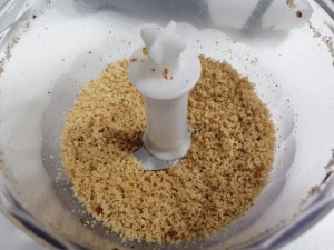 Polpette alla nocciola e riduzione di vino passito su crema di burrata allo zafferano