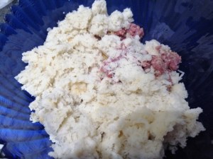 Polpette alla nocciola e riduzione di vino passito su crema di burrata allo zafferano