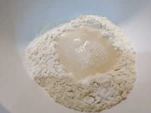 Ravioli ripieni di speck e ricotta con asparagi e crema cacio e pepe