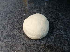 Ravioli ripieni di speck e ricotta con asparagi e crema cacio e pepe