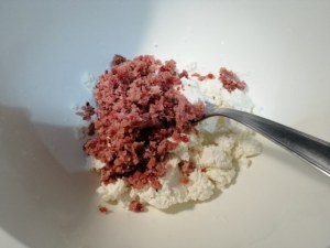 Ravioli ripieni di speck e ricotta con asparagi e crema cacio e pepe