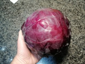 Risotto con crema di cavolo viola rana pescatrice e curcuma