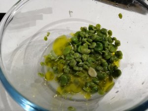 Spaghettone con crema di fave cozze e pecorino