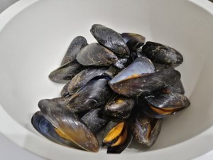 Spaghettone con crema di fave cozze e pecorino_8