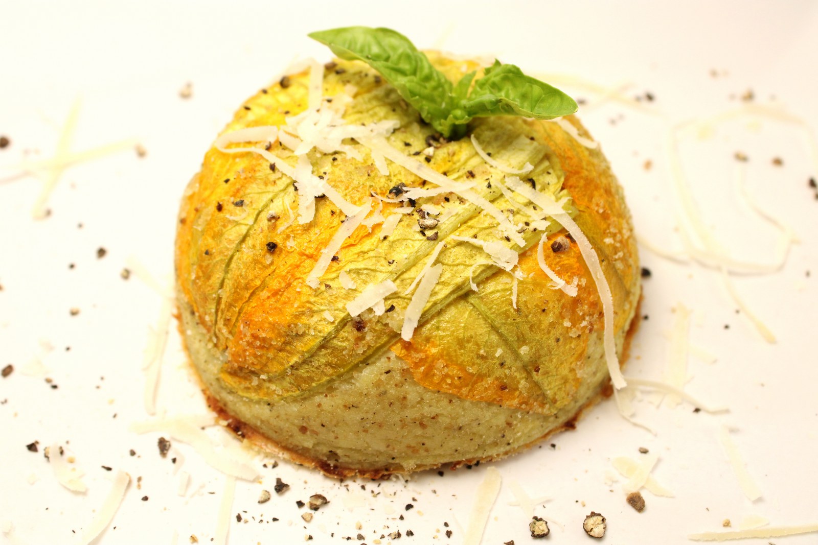 Gateau di patate con fiori di zucchina