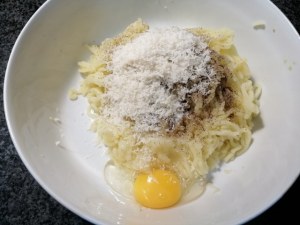 Gateau di patate con fiori di zucchina