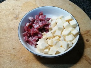 Gateau di patate con fiori di zucchina
