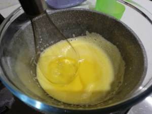 Gnudi di ricotta e spinaci su zabaione salato con pepe rosa