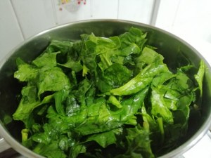 Gnudi di ricotta e spinaci su zabaione salato con pepe rosa