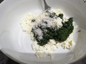 Gnudi di ricotta e spinaci su zabaione salato con pepe rosa