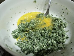 Gnudi di ricotta e spinaci su zabaione salato con pepe rosa