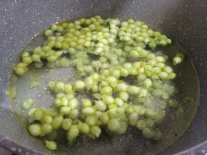 Pasta e piselli con provola e polvere di prosciutto crudo