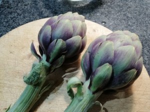 Tagliatelle allo zafferano con carciofi asparagi selvatici e pecorino di fossa