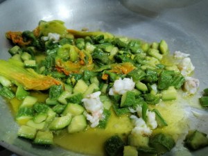 Scialatielli con scampi e zucchine in duplice fioritura