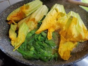 Scialatielli con scampi e zucchine in duplice fioritura