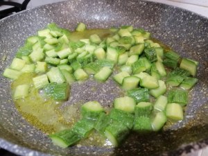 Scialatielli con scampi e zucchine in duplice fioritura