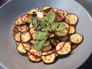 Burger di polpo con zucchine alla scapece burrata pugliese limone e menta