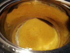 Cous cous di mais con tonno rosso peperoncini verdi datterini gialli e rossi e olive nere