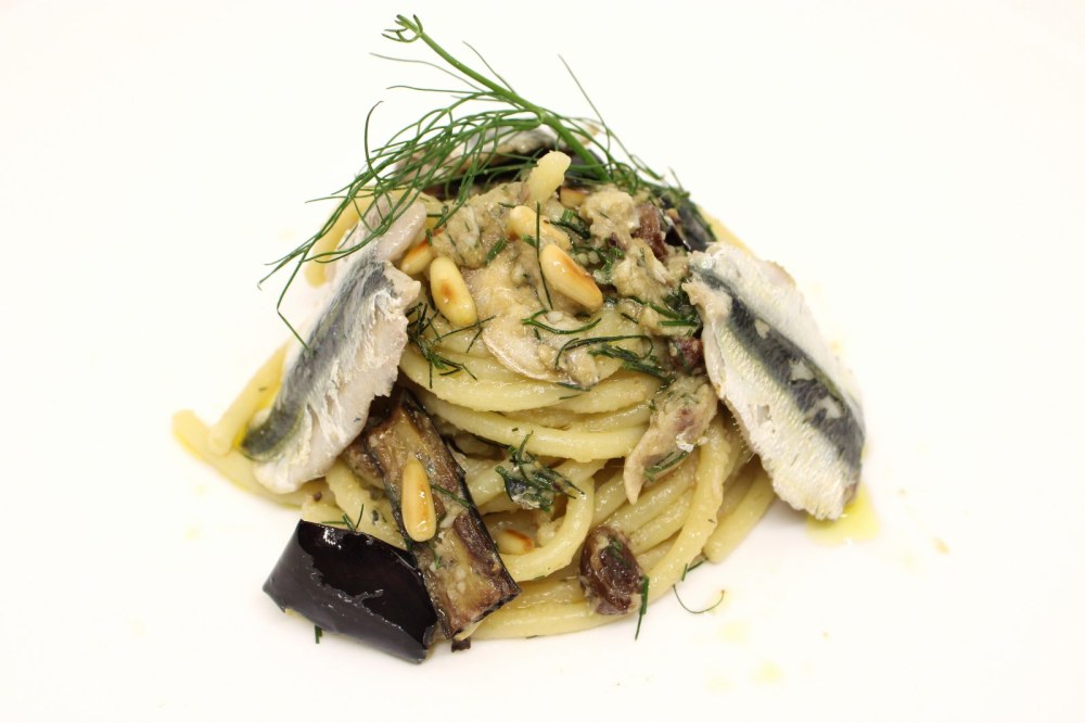 Pasta alle sarde con melanzane
