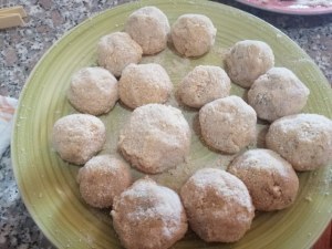 Polpette di pesce spada su caponata siciliana