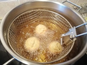 Polpette di pesce spada su caponata siciliana