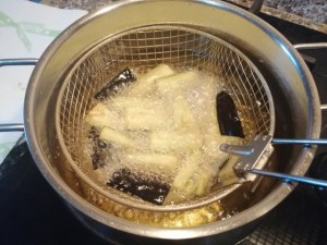 Polpette di pesce spada su caponata siciliana