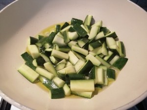 Fregola sarda con vongole zucchine bottarga e lime