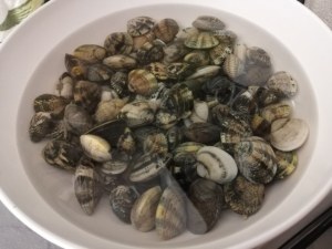 Fregola sarda con vongole zucchine bottarga e lime