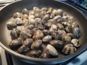 Fregola sarda con vongole zucchine bottarga e lime