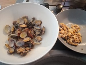 Fregola sarda con vongole zucchine bottarga e lime