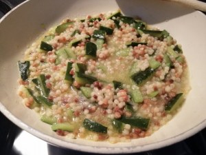 Fregola sarda con vongole zucchine bottarga e lime