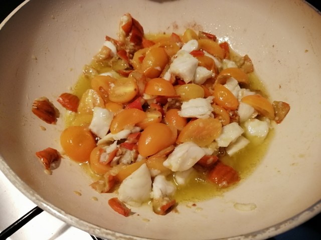 Casarecce con melanzane rosse rombo chiodato datterini gialli e olive nere