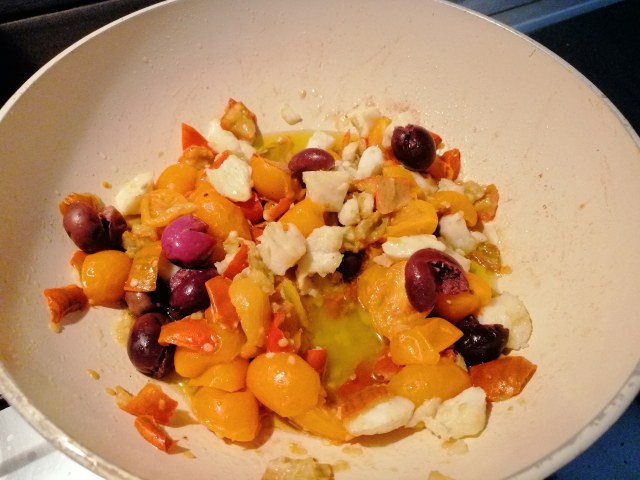 Casarecce con melanzane rosse rombo chiodato datterini gialli e olive nere