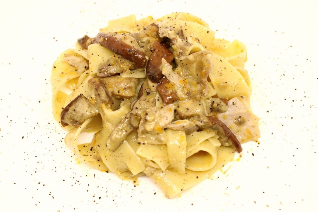 Pappardelle al ragu bianco di coniglio con porcini