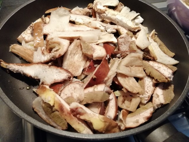 Pappardelle al ragu bianco di coniglio con porcini