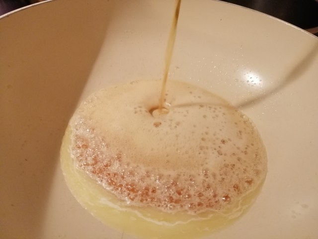 Baccala su polenta taragna con riduzione alla birra e hummus di zucca e amaretti