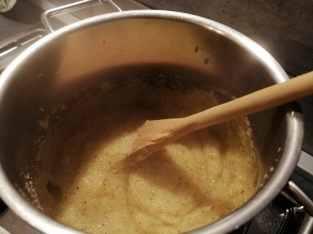 Baccala su polenta taragna con riduzione alla birra e hummus di zucca e amaretti