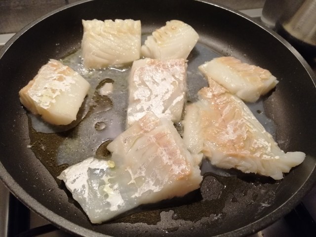 Baccala su polenta taragna con riduzione alla birra e hummus di zucca e amaretti